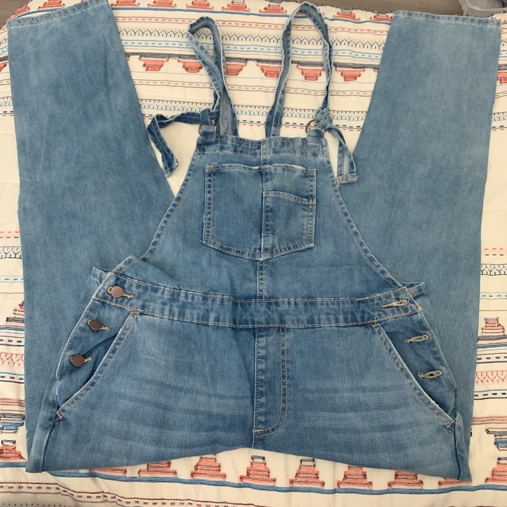 NWT Forever 21 Medium Wash Denim Overalls 👖